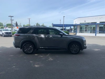 2022 Nissan Pathfinder SL
