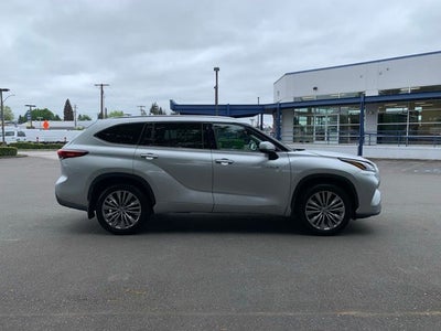 2021 Toyota Highlander Hybrid Platinum