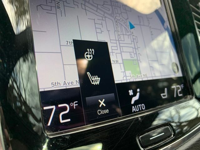 2021 Volvo XC90 T6 Momentum